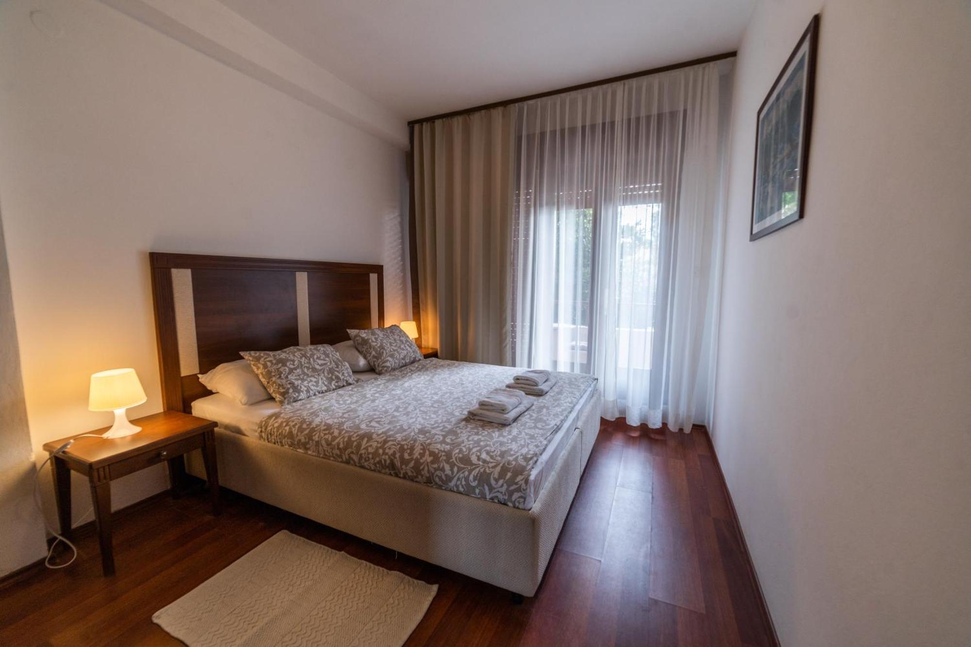 Apartman 516 *